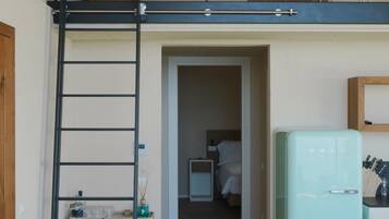 2 bedrooms, travel crib, WiFi, bed sheets