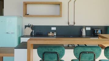 Frigorifero, forno, piano cottura, lavastoviglie