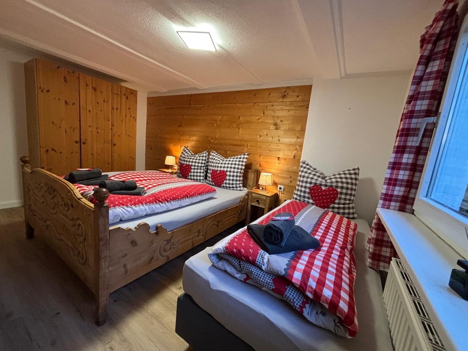 3 bedrooms, desk, travel crib, WiFi (free)