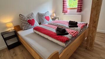 3 Schlafzimmer, Schreibtisch, Reisekinderbett, kostenloses WLAN