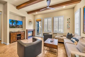 Fernseher, Kamin, Arbeitsbereiche