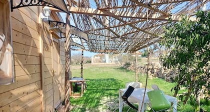 Chalet among almond trees 1 km from Puntasecca