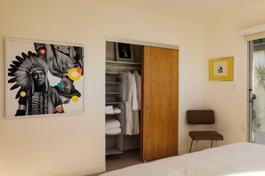 3 bedrooms, desk, iron/ironing board, travel cot