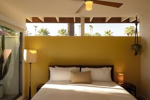 3 sovrum, skrivbord, strykjärn/strykbräda och resesäng