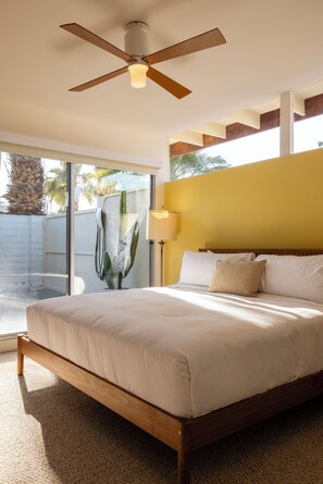 3 bedrooms, desk, iron/ironing board, travel crib