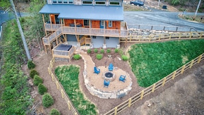 Unclassified image, 3 of 56, button - Bear Paw Getaway - Beech luxury with hot tub, fire pit (Beech Mountain)