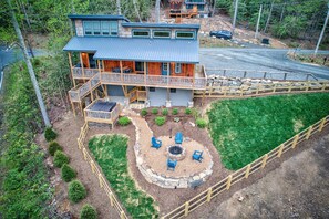 Exterior - Bear Paw Getaway - Beech luxury with hot tub, fire pit (Beech Mountain)