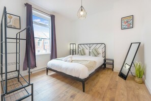 4 chambres, fer et planche à repasser, Wi-Fi, draps fournis