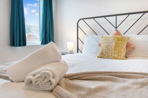 4 bedrooms, iron/ironing board, WiFi, bed sheets