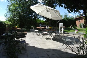 Outdoor dining - One-room apartment (Ostfildern)