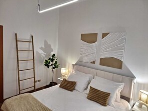 1 bedroom, down comforters, iron/ironing board, free WiFi