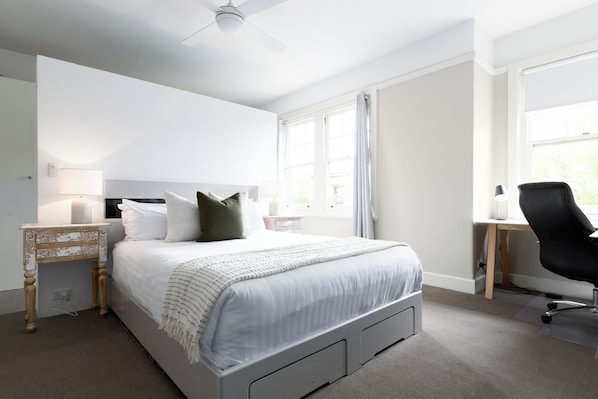 3 habitaciones, escritorio, tabla de planchar con plancha y wifi gratis 
