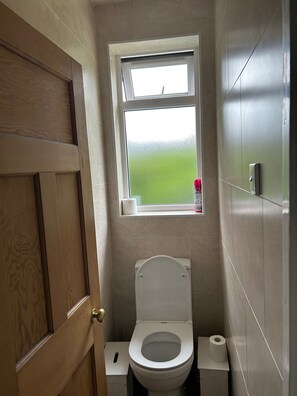 House | Bathroom - 6guests-parking-petsok-familyfriendly-garden (Manchester)
