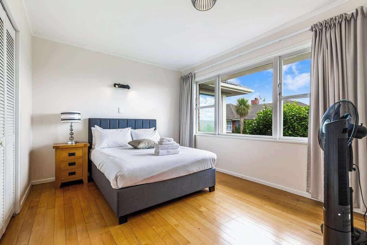 2 bedrooms, desk, iron/ironing board, WiFi (free)