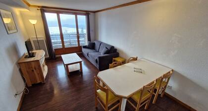 Appartement spacieux avec terrasse et garage, accès piscine