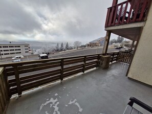 Terrace/patio - Spacious apartment with terrace and garage, pool access (Besse-et-Saint-Anastaise-Super Besse)