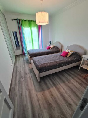 4 makuuhuonetta, silitysrauta/-lauta, vauvan matkasänky, ilmainen Wi-Fi