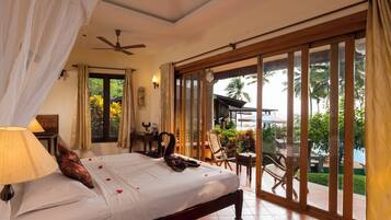 Luxury Double or Twin Room, Beach View | Bathroom amenities | Hair dryer, towels, soap, shampoo