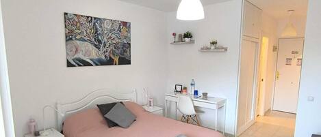 1 bedroom, desk, WiFi, bed sheets