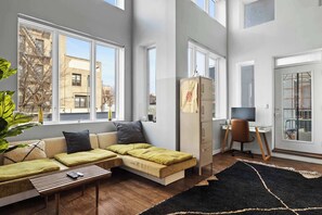 Tv, stereoanlæg, kontorer