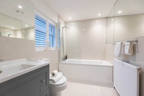 Douche, sèche-cheveux