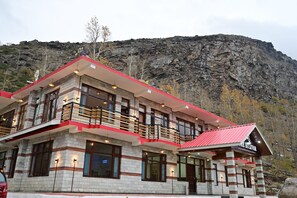 Front of property - The Bulevar - Alpine (Lahul)
