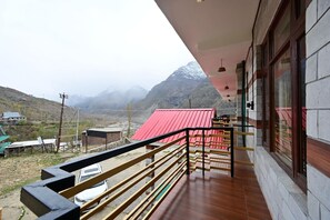 Premium Double Room, Balcony, Mountain View | Balcony - The Bulevar - Alpine (Lahul)
