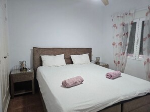 3 bedrooms, iron/ironing board, WiFi, bed sheets