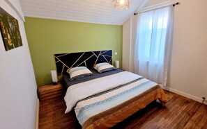 2 bedrooms, iron/ironing board, free WiFi, bed sheets