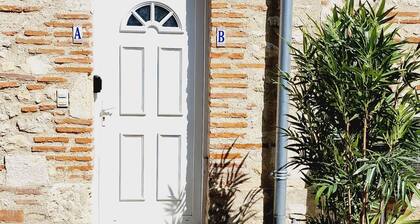 Beautiful renovated house, 2 bedrooms, air conditioning, free private parking, Wi-Fi