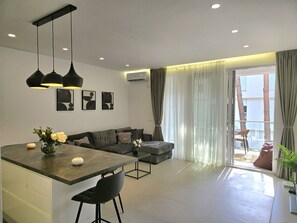 TV - SanPietro Holiday Homes 287 (Gjiri Lalzit)