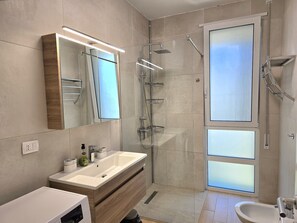 Shower, hair dryer, towels - Olive Tree Apartment 290 (Gjiri Lalzit)