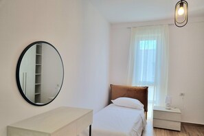 2 bedrooms, iron/ironing board, free WiFi, bed sheets