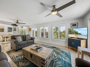 Televisión y oficina 