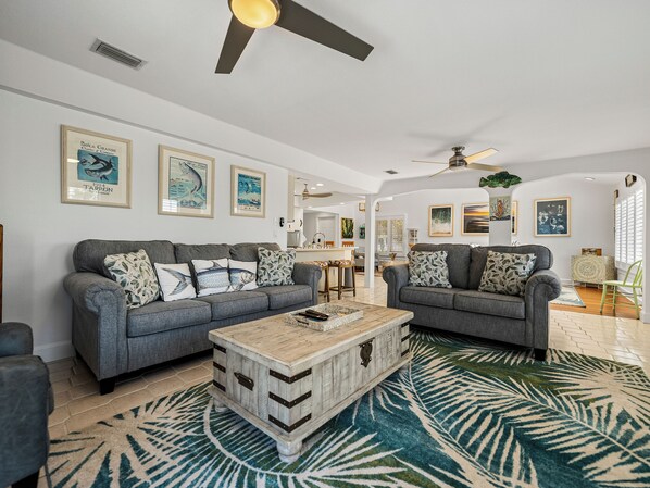 Televisión y oficina 