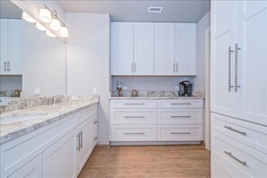 Fridge, microwave, stovetop, dishwasher - Seagrape 10: A spacious 3-bedroom, 3.5-bath Gulf Front townhome in Boca Grande, perfect for families (Boca Grande)