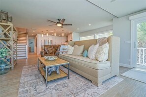 TV - Seagrape 10: A spacious 3-bedroom, 3.5-bath Gulf Front townhome in Boca Grande, perfect for families (Boca Grande)