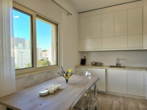 Fridge, microwave, oven, stovetop - Perla Holiday Homes 253 (Gjiri Lalzit)