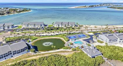 BG North 67, a spacious 2-bedroom, 2-bathroom condo in Boca Grande with stunning Gulf views