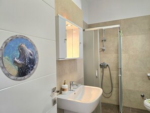 Shower, towels