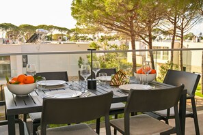 Outdoor dining - TropicAna 298 (Gjiri Lalzit)