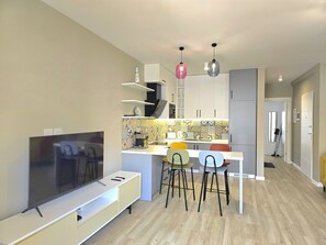 Interior - White Moon Apartment 301 (Gjiri Lalzit)