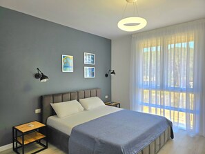 Iron/ironing board, free WiFi, bed sheets