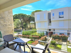 Property grounds - White Moon Apartment 301 (Gjiri Lalzit)