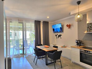 Réfrigérateur, micro-ondes, four, lave-vaisselle