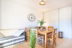 Dining - Apartment in Alps with Heated Pool Access (Saint-Sorlin-d´Arves)