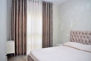 Iron/ironing board, free WiFi, bed sheets