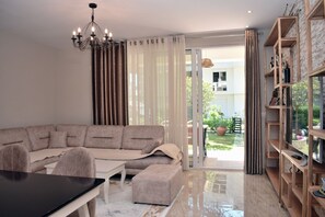 TV - San Pietro Garden Home 283 (Gjiri Lalzit)