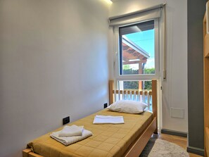 2 quartos, ferros/tábuas de passar roupa, Wi-Fi de cortesia