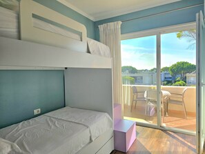 1 室のベッドルーム、アイロン / アイロン台、WiFi (無料)、ベッドシーツ